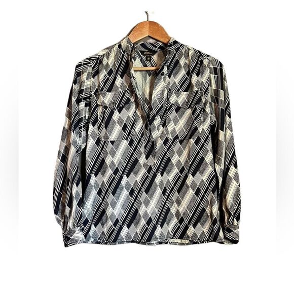 L.L. Bean 100% silk 1/2 button blouse - Picture 10 of 10